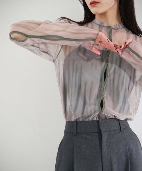 cheriella(シェリエラ)の「【cheriella】前後2WAYウェーブホールマーブルシアートップス 2-WAY WAVE HOLE MARBLE SHEER TOPS(Tシャツ/カットソー・レディース・チャコールグレー/ブルー/カーキ/ワイン/グリーン/ベージュ/パープル・M)」の13枚目の写真