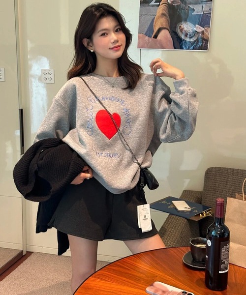 BENDER TOKYO(ベンダートウキョウ)の「ハートモチーフ ロゴプリント クルーネック スウェット(スウェット・レディース・ネイビー/オフホワイト/アッシュ/グレー・S/M/L)」の15枚目の写真