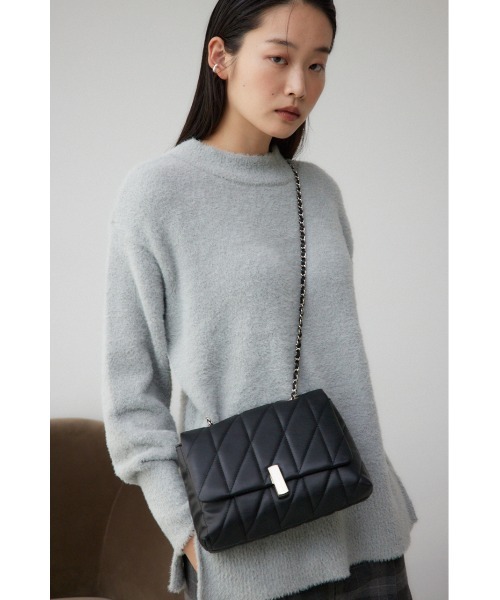 AZUL by moussy（アズールバイマウジー）の「フェイクレザーキルティングバッグ（ショルダーバッグ・レディース・シルバー系その他/ブラック/グレイッシュベージュ・FREE）」の4枚目の写真