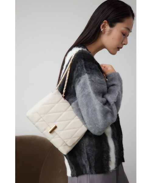 AZUL by moussy（アズールバイマウジー）の「フェイクレザーキルティングバッグ（ショルダーバッグ・レディース・シルバー系その他/ブラック/グレイッシュベージュ・FREE）」の13枚目の写真