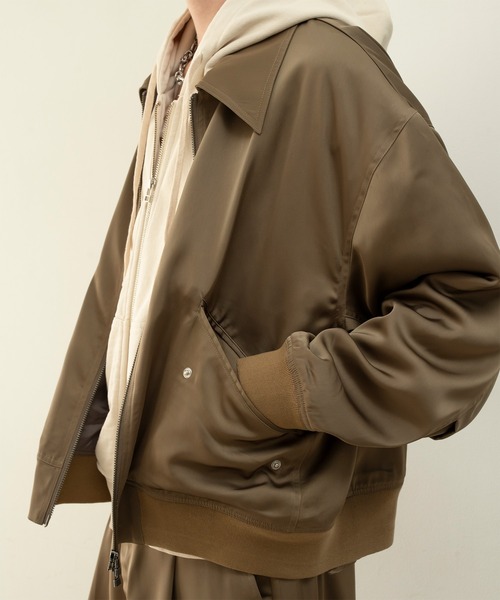 Forte（フォルテ）（フォルテ）の「West Side Modern Flight Jacket/ウエストサイドモダンフライトジャケット/MA-1/軽い着心地（MA-1・メンズ・グレー/ブラウン・LARGE/MEDIUM）」の2枚目の写真