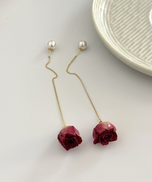 Coo+i(クーイ)の「リアルローズドライフラワー風ロングチェーンピアス パールキャッチ(ピアス(両耳用)・レディース・イエロー/ピンク・FREE)」の5枚目の写真