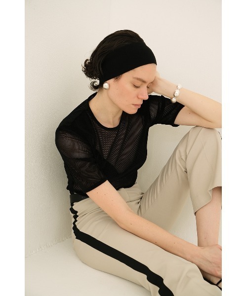 CLANE/クラネ/SHEER VELOUR POWER SHOULDER TOPS（Tシャツ