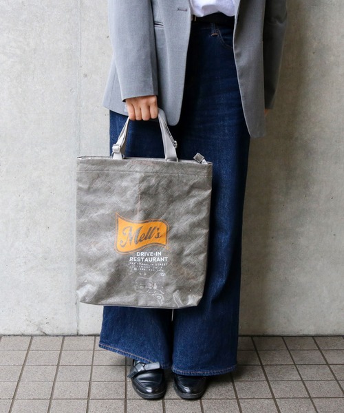 ACCOMMODE(アコモデ)の「タイベックPCスリーブバッグ(ショルダーバッグ・レディース・グレー/ベージュ・FREE)」の2枚目の写真