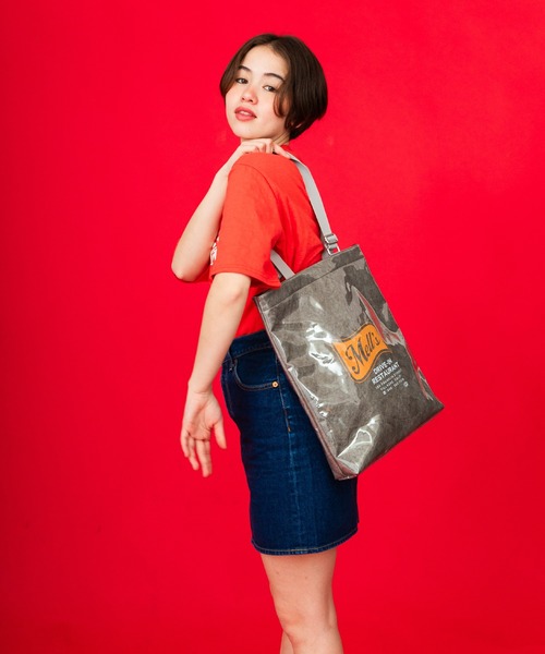 ACCOMMODE(アコモデ)の「タイベックPCスリーブバッグ(ショルダーバッグ・レディース・グレー/ベージュ・FREE)」の13枚目の写真