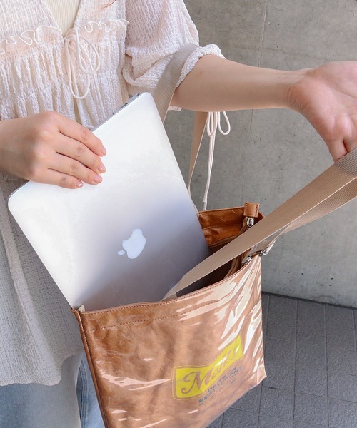 ACCOMMODE(アコモデ)の「タイベックPCスリーブバッグ(ショルダーバッグ・レディース・グレー/ベージュ・FREE)」の18枚目の写真