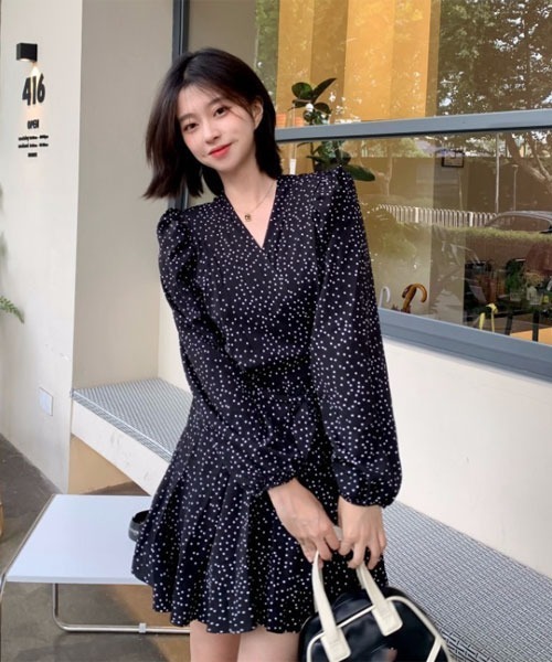 urge:(アージコロン )の「【URGE:】ドット柄 カシュクール 長袖 フレア ミニワンピース(ワンピース・レディース・ブラック・X-LARGE/LARGE/MEDIUM/SMALL)」の5枚目の写真