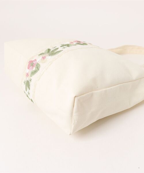 VIBGYOR（ヴィブジョー）の「Liaa/チュールフラワーバッグ A18095（トートバッグ・レディース・ブラック/ホワイト/その他1/その他2/その他3・FREE）」の15枚目の写真