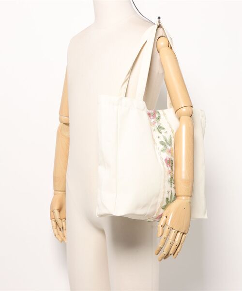 VIBGYOR（ヴィブジョー）の「Liaa/チュールフラワーバッグ A18095（トートバッグ・レディース・ブラック/ホワイト/その他1/その他2/その他3・FREE）」の17枚目の写真