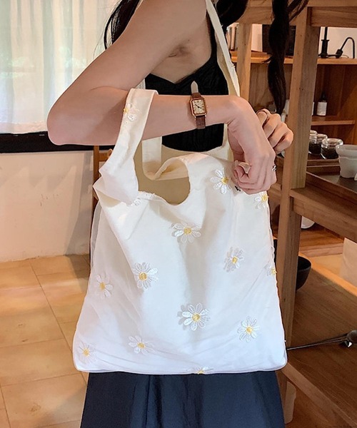 VIBGYOR（ヴィブジョー）の「Liaa/チュールフラワーバッグ A18095（トートバッグ・レディース・ブラック/ホワイト/その他1/その他2/その他3・FREE）」の7枚目の写真