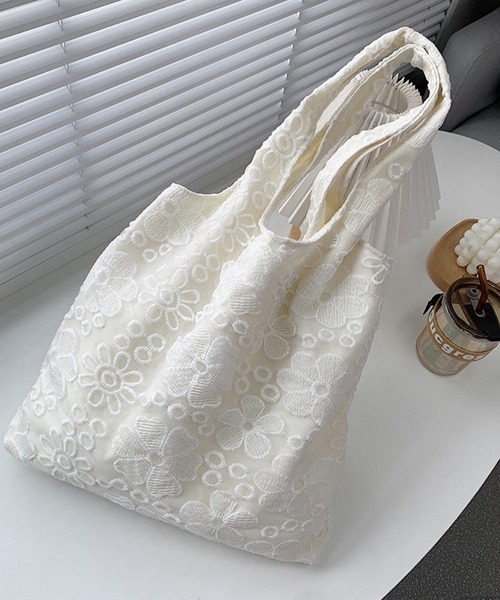 VIBGYOR（ヴィブジョー）の「Liaa/チュールフラワーバッグ A18095（トートバッグ・レディース・ブラック/ホワイト/その他1/その他2/その他3・FREE）」の19枚目の写真