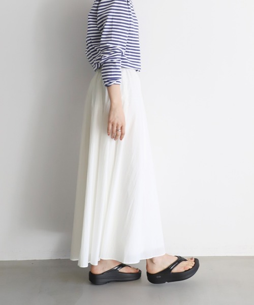 OOFOS（ウーフォス）の「【OOFOS】O Omega-リカバリーサンダル（サンダル・レディース・ベージュ/ブラック・24/23）」の11枚目の写真