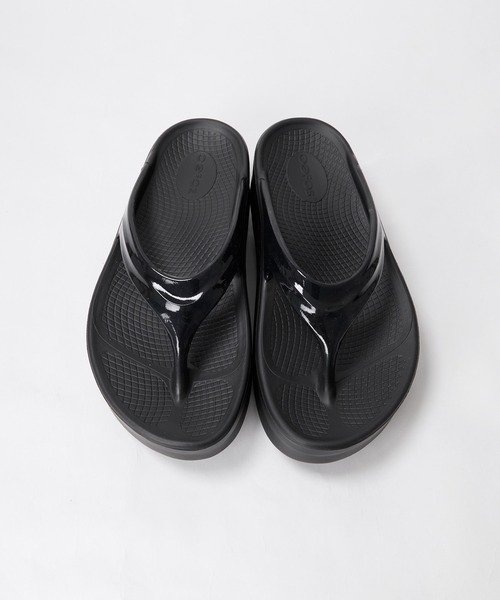 OOFOS（ウーフォス）の「【OOFOS】O Omega-リカバリーサンダル（サンダル・レディース・ベージュ/ブラック・24/23）」の16枚目の写真