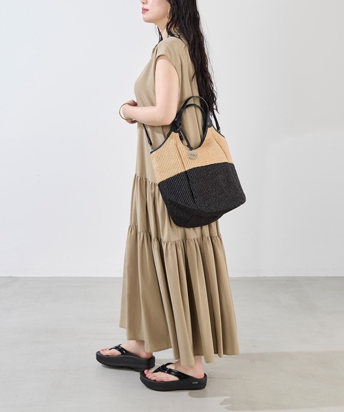 OOFOS（ウーフォス）の「【OOFOS】O Omega-リカバリーサンダル（サンダル・レディース・ベージュ/ブラック・24/23）」の5枚目の写真