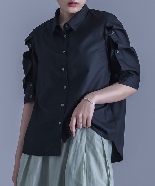 kOhAKU(コハク)の「変形スリーブシャツ(シャツ/ブラウス・レディース・ブルー/オフホワイト/ブラック・2/1)」の12枚目の写真