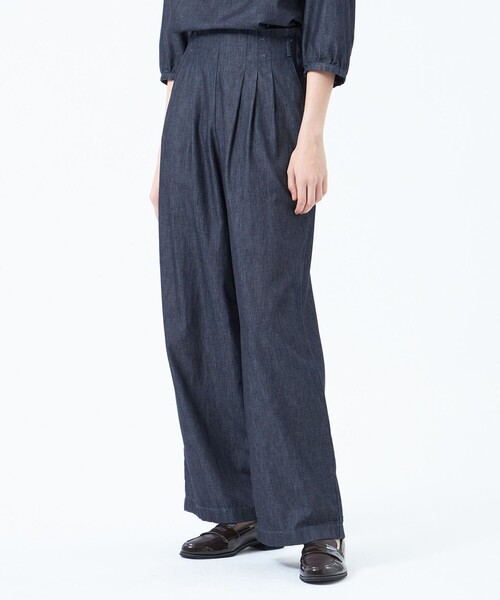 MACKINTOSH PHILOSOPHY(マッキントッシュ フィロソフィー)の「ライトデニムウエストタックパンツ(デニムパンツ・レディース・ブルー/ダークネイビー・40/38/36/34)」の2枚目の写真