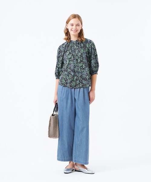 MACKINTOSH PHILOSOPHY(マッキントッシュ フィロソフィー)の「ライトデニムウエストタックパンツ(デニムパンツ・レディース・ブルー/ダークネイビー・40/38/36/34)」の3枚目の写真