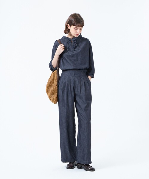 MACKINTOSH PHILOSOPHY(マッキントッシュ フィロソフィー)の「ライトデニムウエストタックパンツ(デニムパンツ・レディース・ブルー/ダークネイビー・40/38/36/34)」の4枚目の写真