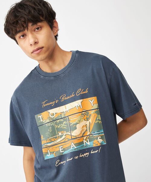 tommy jeans(トミー ジーンズ)の「リラックスビーチクラブグラフィックTシャツ(Tシャツ/カットソー・メンズ・ホワイト/ネイビー・LARGE/MEDIUM/X-LARGE/SMALL)」の2枚目の写真