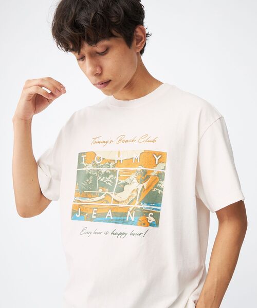 tommy jeans(トミー ジーンズ)の「リラックスビーチクラブグラフィックTシャツ(Tシャツ/カットソー・メンズ・ホワイト/ネイビー・LARGE/MEDIUM/X-LARGE/SMALL)」の9枚目の写真
