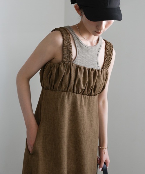 select MOCA（セレクトモカ）の「ギャザーベアキャミワンピース（ワンピース・レディース・ブラウン/チャコールグレー/グレイッシュベージュ・FREE）」の4枚目の写真