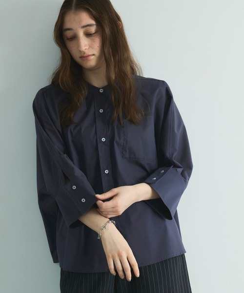 VICKY（ビッキー）の「ノーカラーダブルカフスブラウス≪洗濯機で洗える≫（シャツ/ブラウス・レディース・ネイビー/オフホワイト/ブルー・M）」の7枚目の写真