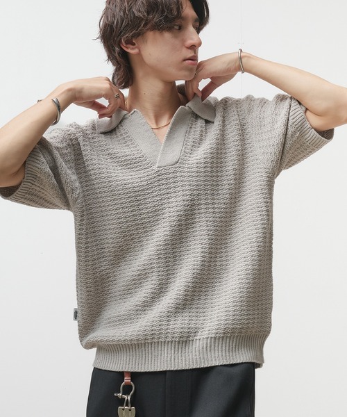 Adoon plain(アドーンプレーン)の「【新色追加】SKIPPER SHORT SLEEVE KNIT POLO / スキッパーショートスリーブニットポロ(ポロシャツ・メンズ・ダークグレー/ベージュ/ブルー/ライトグレー・MEDIUM/LARGE)」の5枚目の写真