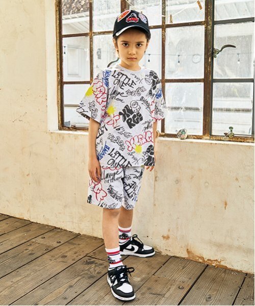 夏セール新品XLARGE KIDS渦半袖Tシャツ& 総柄ショートパンツ上下セット セール】グラフィティ総柄半袖Tシャツ（Tシャツ/カットソー）｜XLARGE