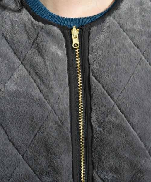 INTERPLANET（インタープラネット）の「タフタ＊キルトリバーシブルミドルコート（ノーカラーコート・レディース・グレイッシュベージュ/チャコールグレー・FREE）」の21枚目の写真