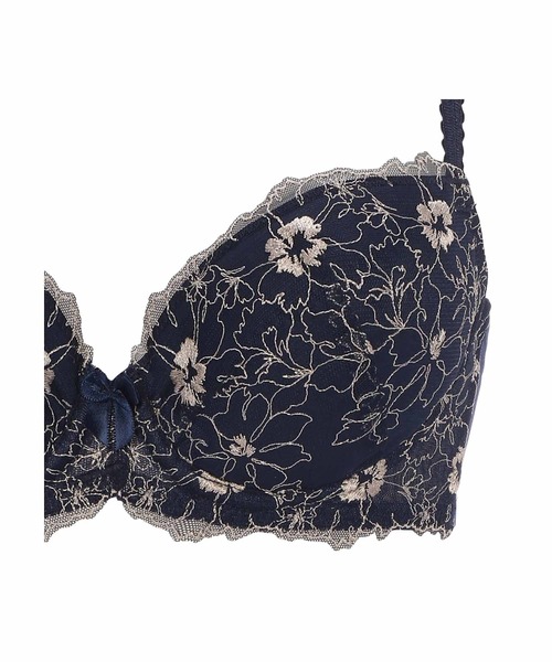 TRIUMPH（トリンプ）の「美胸フィットブラ アザレア ブラジャー【B,C,D,E,F,Gカップ】 TRAC001 WHU（ブラジャー・レディース・ライトブルー/ワインレッド/ホワイト/ネイビー・B65/B70/B75/B80/C65/C70/C75/C80/C85/D65/D70/D75/D80/D85/E65/E70/E75/E80/E85/F65/F70/F75/F80/F85/G65/G70/G75/G80）」の17枚目の写真