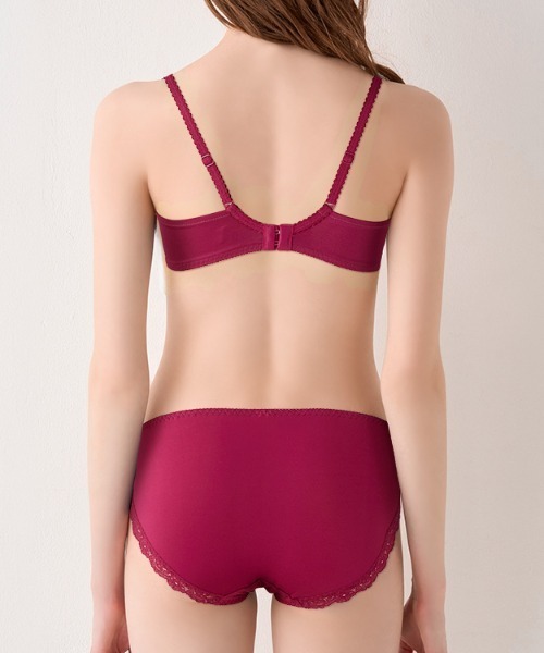 TRIUMPH（トリンプ）の「美胸フィットブラ アザレア ブラジャー【B,C,D,E,F,Gカップ】 TRAC001 WHU（ブラジャー・レディース・ライトブルー/ワインレッド/ホワイト/ネイビー・B65/B70/B75/B80/C65/C70/C75/C80/C85/D65/D70/D75/D80/D85/E65/E70/E75/E80/E85/F65/F70/F75/F80/F85/G65/G70/G75/G80）」の19枚目の写真