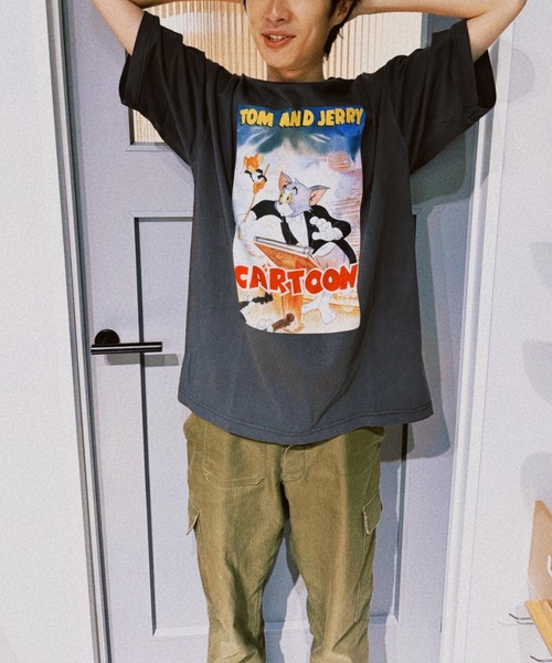 minius(ミニウス)の「【Tom&Jerry/トムとジェリー】""My Favorite Cartoon"" T-Shirt"半袖プリントTシャツ ビックシルエット ピグメント加工 ヴィンテージライク(Tシャツ/カットソー・メンズ・ホワイト/チャコールグレー・MEDIUM/LARGE/X-LARGE)」の5枚目の写真