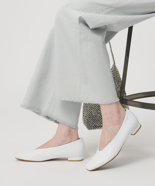 UNITED ARROWS(ユナイテッドアローズ)の「スクエア フラット パンプス(パンプス・レディース・その他1/ブラック/ホワイト/シルバー・38/37/36/35h/36h/37h/35)」の7枚目の写真