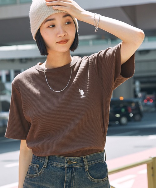 MONO-MART(モノマート)の「U.S. POLO ASSN. /ユーエスポロアッスン 別注 ワンポイント刺繍 リブクルーネック半袖Tシャツ(Tシャツ/カットソー・レディース・ブラウン/ブラック×ホワイト/ブラック/ライトピンク/オフホワイト/グレー系・M/L)」の5枚目の写真