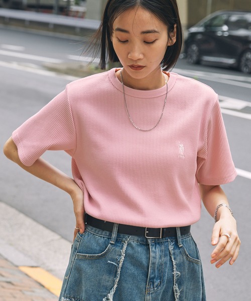 MONO-MART(モノマート)の「U.S. POLO ASSN. /ユーエスポロアッスン 別注 ワンポイント刺繍 リブクルーネック半袖Tシャツ(Tシャツ/カットソー・レディース・ブラウン/ブラック×ホワイト/ブラック/ライトピンク/オフホワイト/グレー系・M/L)」の6枚目の写真