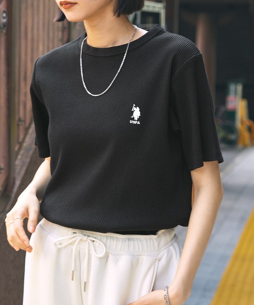 MONO-MART(モノマート)の「U.S. POLO ASSN. /ユーエスポロアッスン 別注 ワンポイント刺繍 リブクルーネック半袖Tシャツ(Tシャツ/カットソー・レディース・ブラウン/ブラック×ホワイト/ブラック/ライトピンク/オフホワイト/グレー系・M/L)」の2枚目の写真
