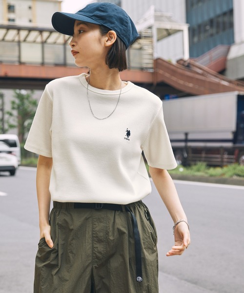 MONO-MART(モノマート)の「U.S. POLO ASSN. /ユーエスポロアッスン 別注 ワンポイント刺繍 リブクルーネック半袖Tシャツ(Tシャツ/カットソー・レディース・ブラウン/ブラック×ホワイト/ブラック/ライトピンク/オフホワイト/グレー系・M/L)」の15枚目の写真
