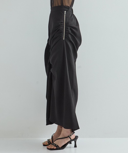 STUDIOUS(ステュディオス)の「【STUDIOUS/ステュディオス】GATHER SHIRRING SKIRT/ギャザーシャーリングスカート(スカート・レディース・ブラック/ベージュ・1/2)」の4枚目の写真