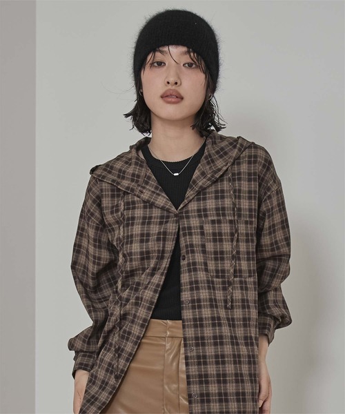 miette(ミエット)の「フード付きオーバーサイズチェックシャツ(シャツ/ブラウス・レディース・ブラック/ネイビー/ブラウン・FREE)」の3枚目の写真