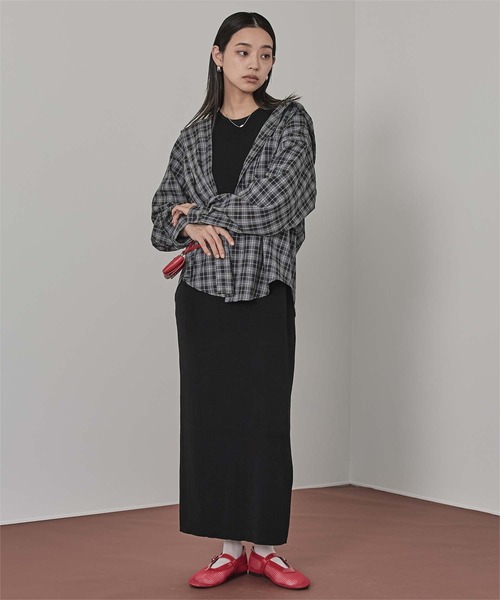 miette(ミエット)の「フード付きオーバーサイズチェックシャツ(シャツ/ブラウス・レディース・ブラック/ネイビー/ブラウン・FREE)」の5枚目の写真