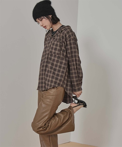 miette(ミエット)の「フード付きオーバーサイズチェックシャツ(シャツ/ブラウス・レディース・ブラック/ネイビー/ブラウン・FREE)」の12枚目の写真