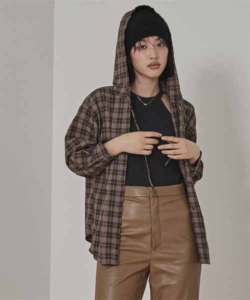 miette(ミエット)の「フード付きオーバーサイズチェックシャツ(シャツ/ブラウス・レディース・ブラック/ネイビー/ブラウン・FREE)」の13枚目の写真