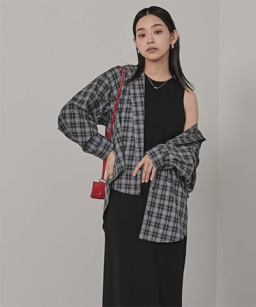 miette(ミエット)の「フード付きオーバーサイズチェックシャツ(シャツ/ブラウス・レディース・ブラック/ネイビー/ブラウン・FREE)」の6枚目の写真
