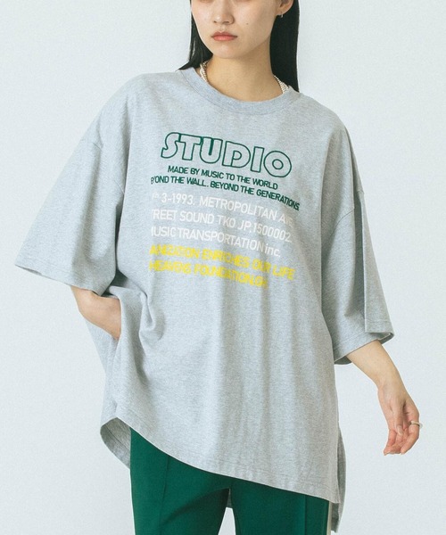ROSE BUD(ローズバッド)の「(GENE HEAVENS)EMBROIDERY PRINT BIG TEE(Tシャツ/カットソー・レディース・ホワイト/グレー・ONE SIZE)」の2枚目の写真