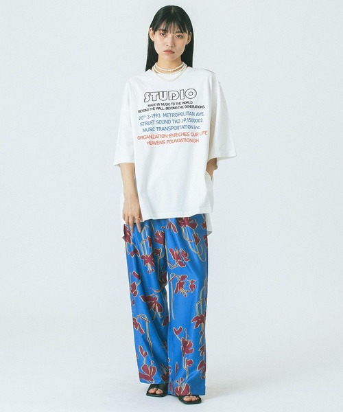 ROSE BUD(ローズバッド)の「(GENE HEAVENS)EMBROIDERY PRINT BIG TEE(Tシャツ/カットソー・レディース・ホワイト/グレー・ONE SIZE)」の7枚目の写真