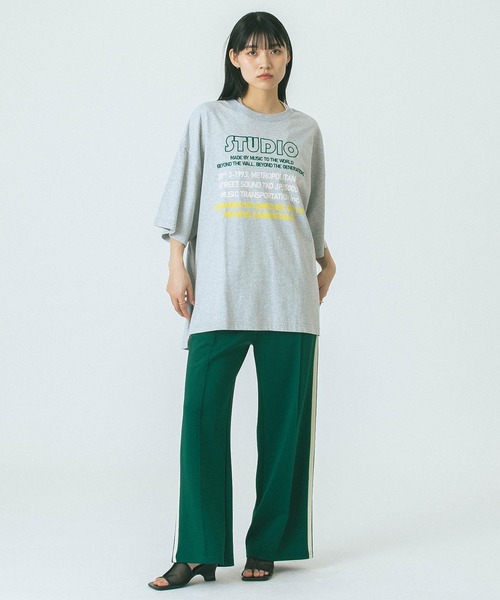 ROSE BUD(ローズバッド)の「(GENE HEAVENS)EMBROIDERY PRINT BIG TEE(Tシャツ/カットソー・レディース・ホワイト/グレー・ONE SIZE)」の11枚目の写真