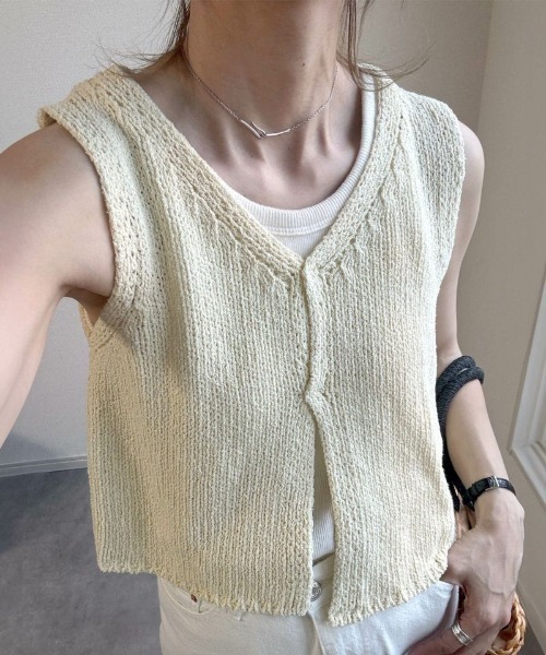 セール】クロップドVネックニットベスト(chiica select