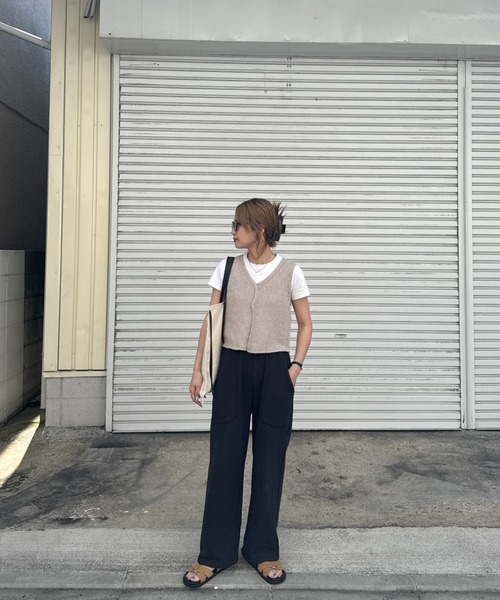 ISOOK（アイスー）の「クロップドVネックニットベスト(chiica select)クロップドVネックニットベスト(chiica select) / サマーニット レイヤード タンクトップ ノースリーブ 重ね着 クロップド丈 短丈 ショート丈 ベージュ アイボリー ブラック（ベスト・レディース・ライトイエロー/モカ/ブラック・FREE）」の9枚目の写真