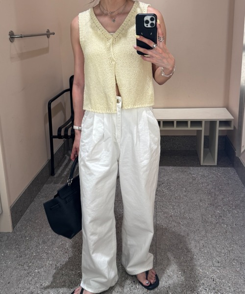 ISOOK（アイスー）の「クロップドVネックニットベスト(chiica select)クロップドVネックニットベスト(chiica select) / サマーニット レイヤード タンクトップ ノースリーブ 重ね着 クロップド丈 短丈 ショート丈 ベージュ アイボリー ブラック（ベスト・レディース・ライトイエロー/モカ/ブラック・FREE）」の14枚目の写真