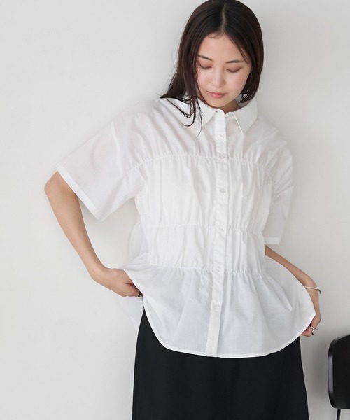 forksy.(フォルクシー)の「【forksy.】シャーリングデザイン ビスチェライク半袖シャツ(シャツ/ブラウス・レディース・ライトブルー/チャコールグレー/オフホワイト・FREE)」の12枚目の写真